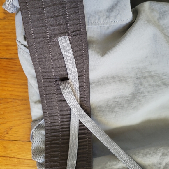 North Face Men's 9" Inseam Gray Elastic Drawstring Waist Shorts Small - Picture 7 of 8